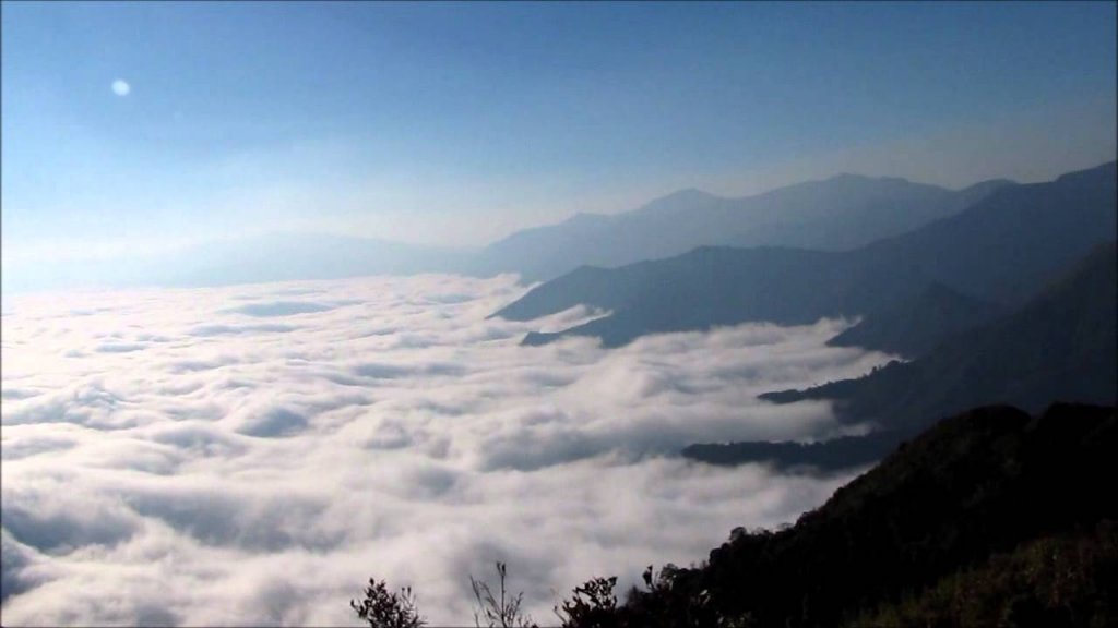 Hiking the 2970-meter Ta Chi Nhu Mountain 2 Days